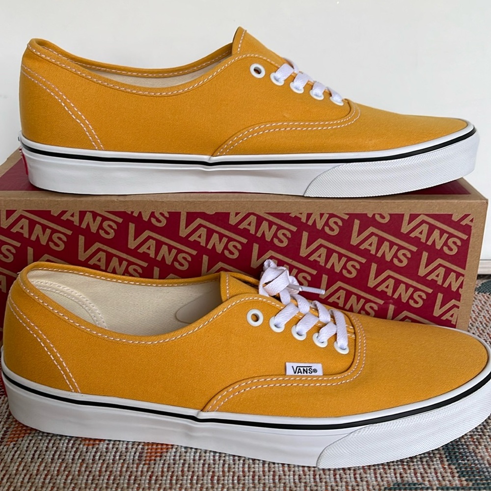 Vans Men’s Authentic Color Theory Golden Glow
VN000BW5LSV
Sneakers - Picture 1 of 16